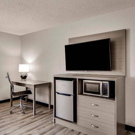 Clarion Pointe On The Lake Clarksville-South Hill West Extérieur photo
