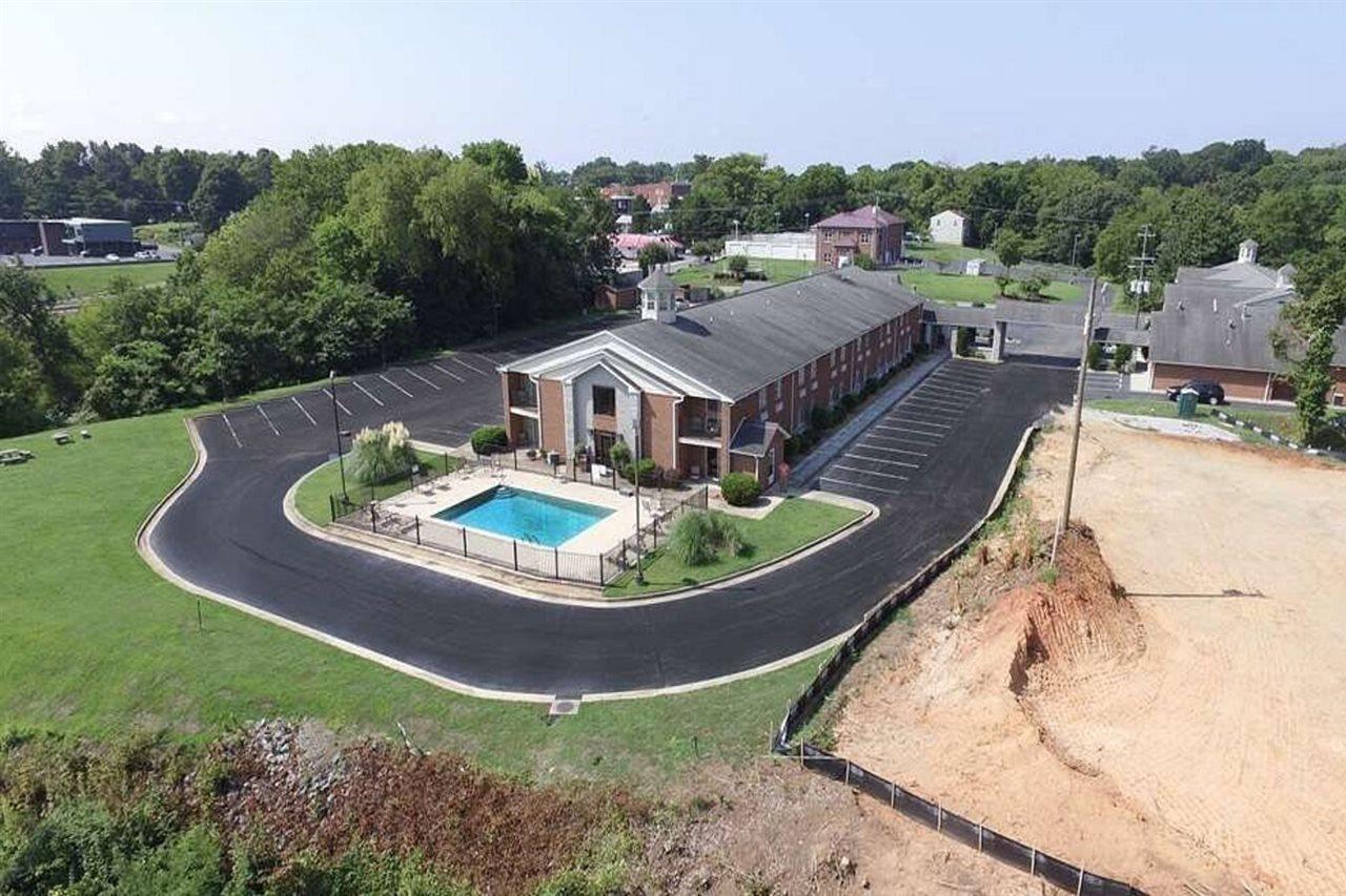 Clarion Pointe On The Lake Clarksville-South Hill West Extérieur photo