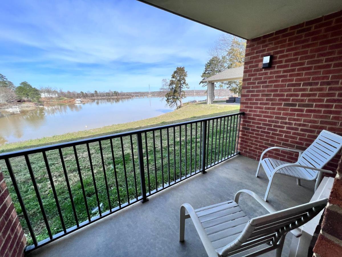Clarion Pointe On The Lake Clarksville-South Hill West Extérieur photo