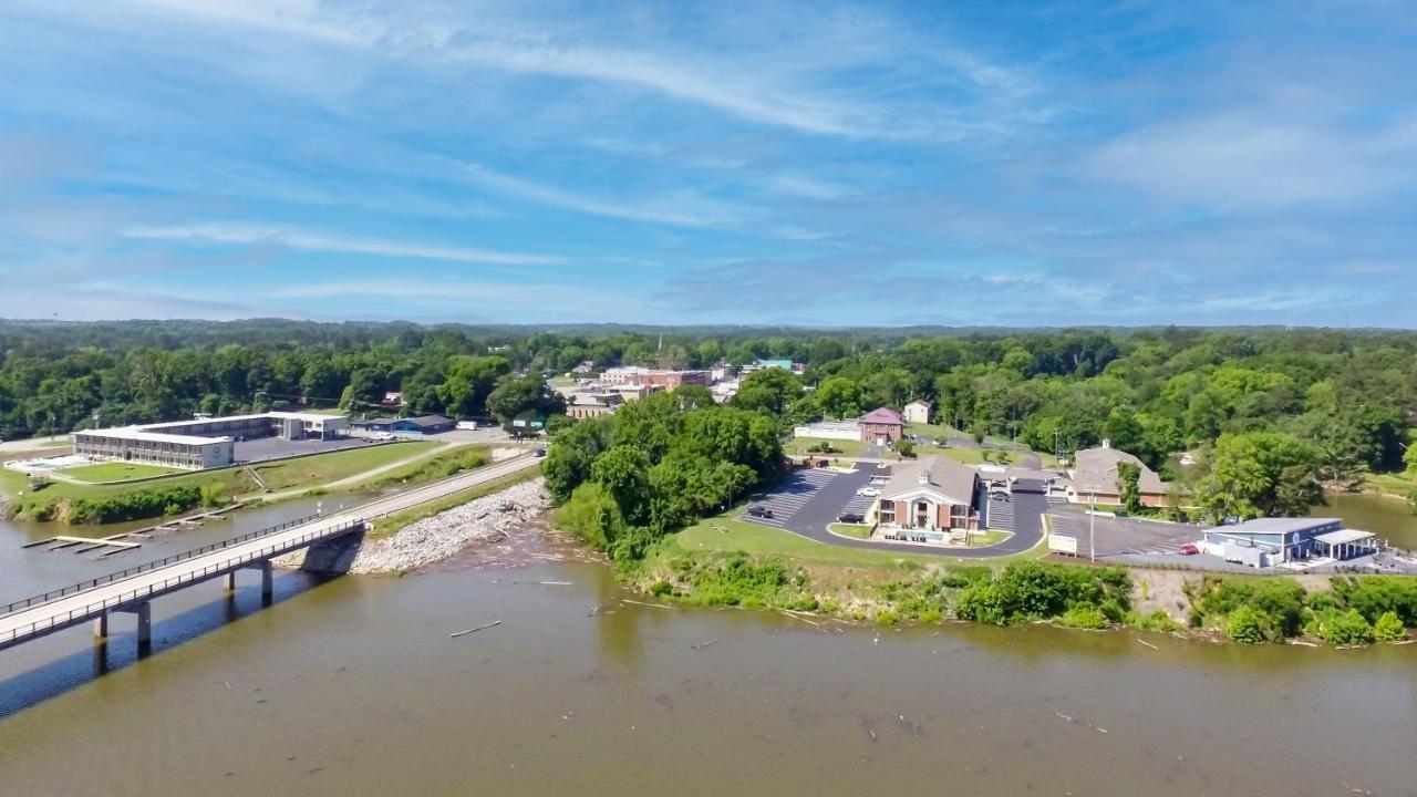 Clarion Pointe On The Lake Clarksville-South Hill West Extérieur photo