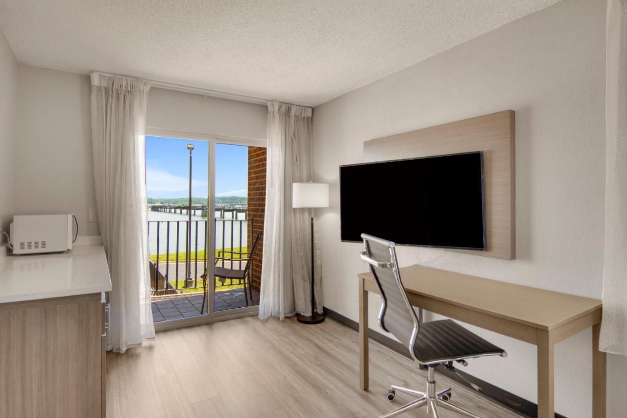 Clarion Pointe On The Lake Clarksville-South Hill West Extérieur photo