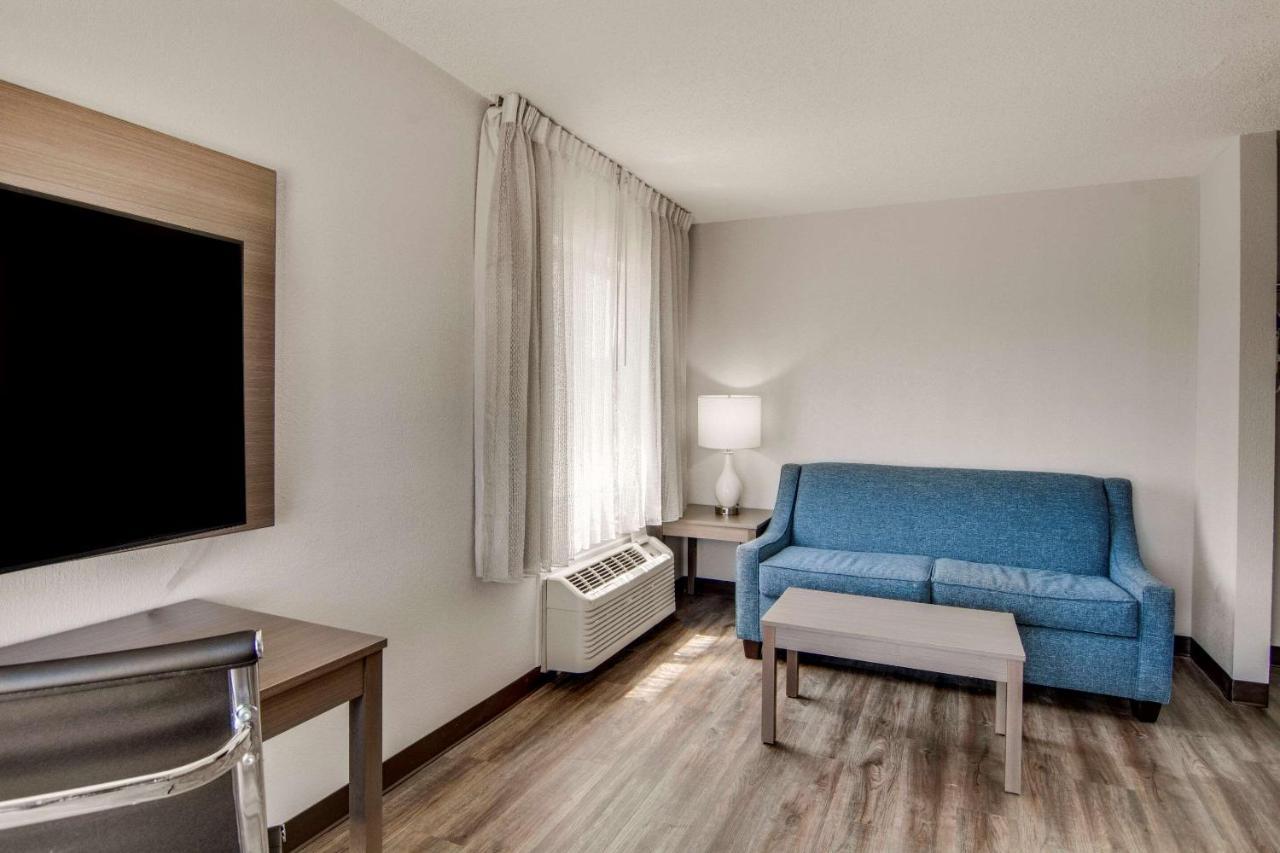 Clarion Pointe On The Lake Clarksville-South Hill West Extérieur photo