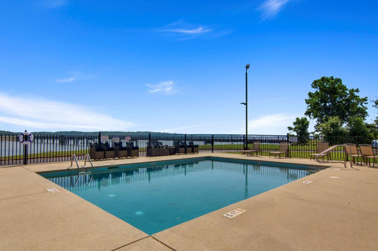 Clarion Pointe On The Lake Clarksville-South Hill West Extérieur photo