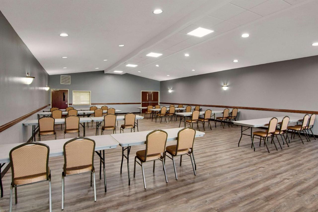 Clarion Pointe On The Lake Clarksville-South Hill West Extérieur photo