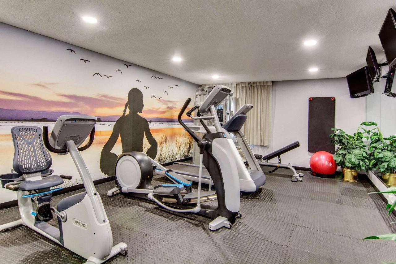 Clarion Pointe On The Lake Clarksville-South Hill West Extérieur photo