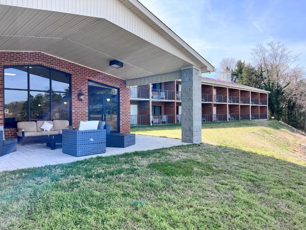 Clarion Pointe On The Lake Clarksville-South Hill West Extérieur photo