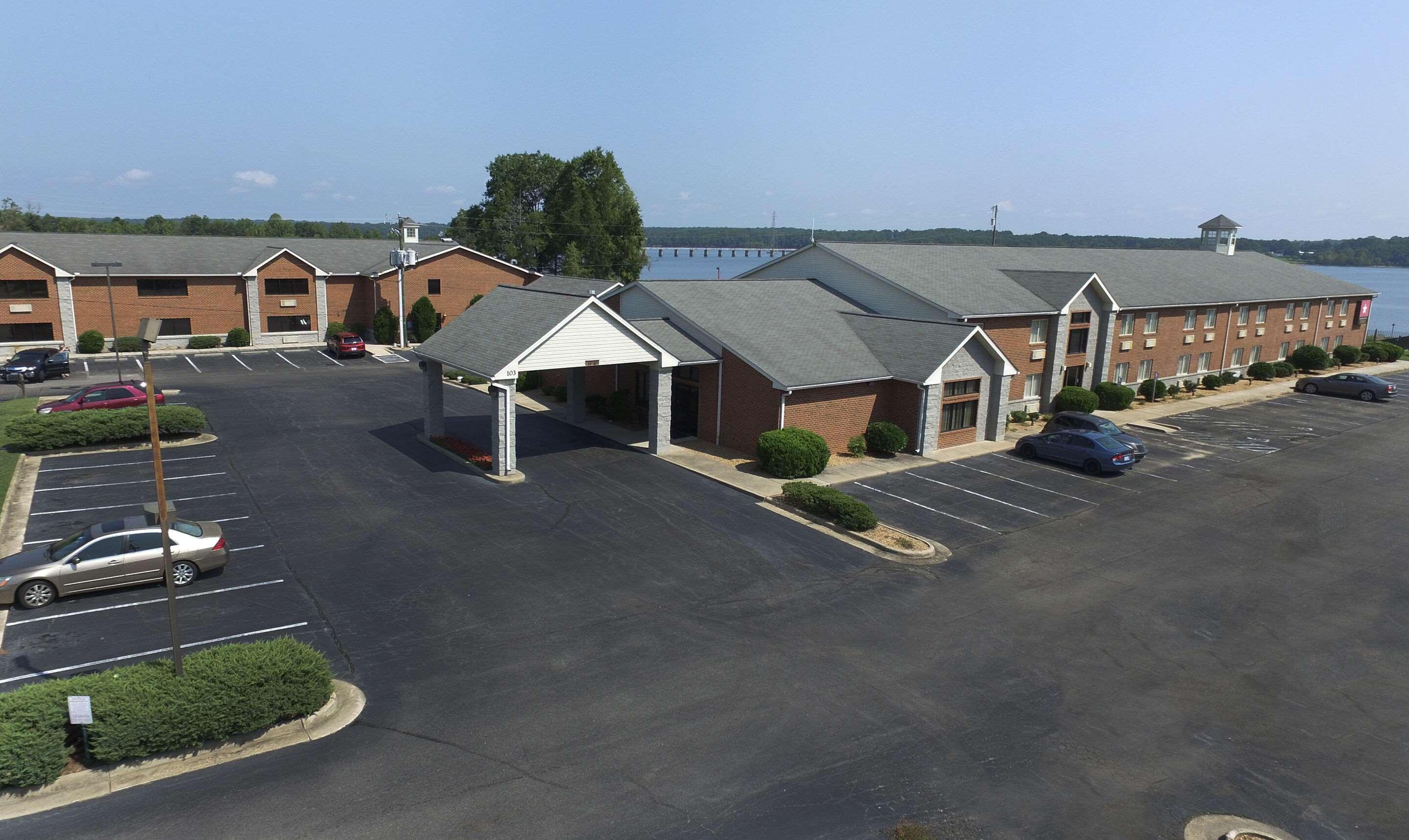 Clarion Pointe On The Lake Clarksville-South Hill West Extérieur photo